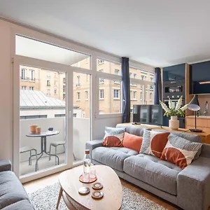 New - Appt Style Le Corbusier Avec Balcon - 8 Pers Apartment